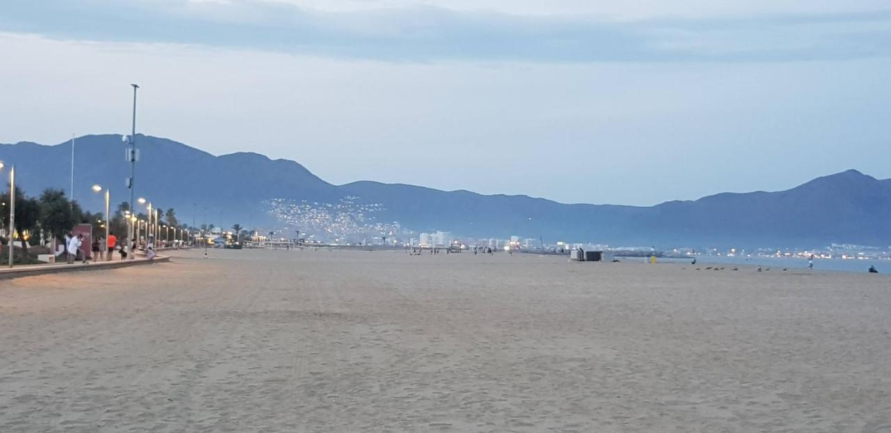 Appartement Sur Empuriabrava A 100 M De La Mer Exterior photo